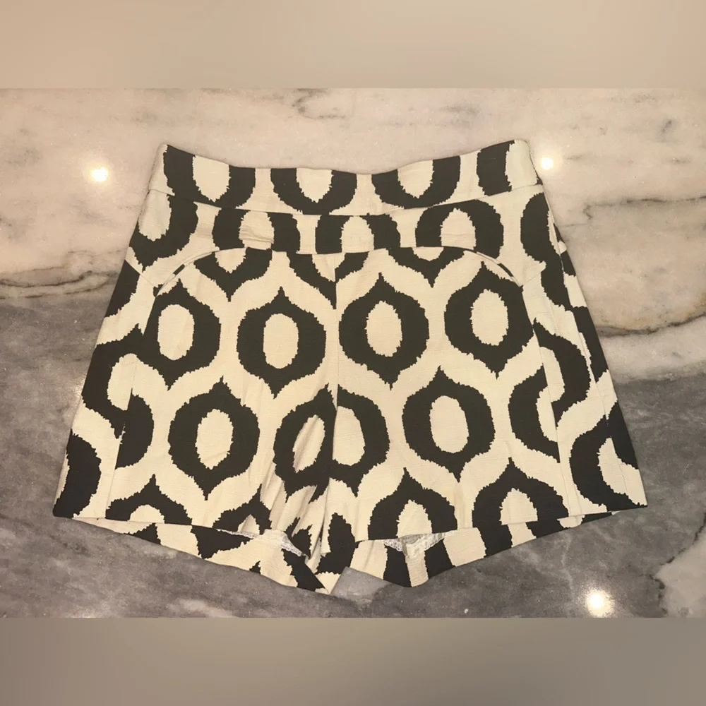 EUC Anthropologie Cartonnier Size 6 Black and‎ Cream Patterned Women's Shorts